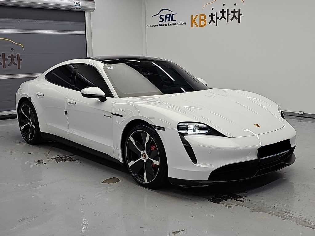 Porsche Taycan — photo 04
