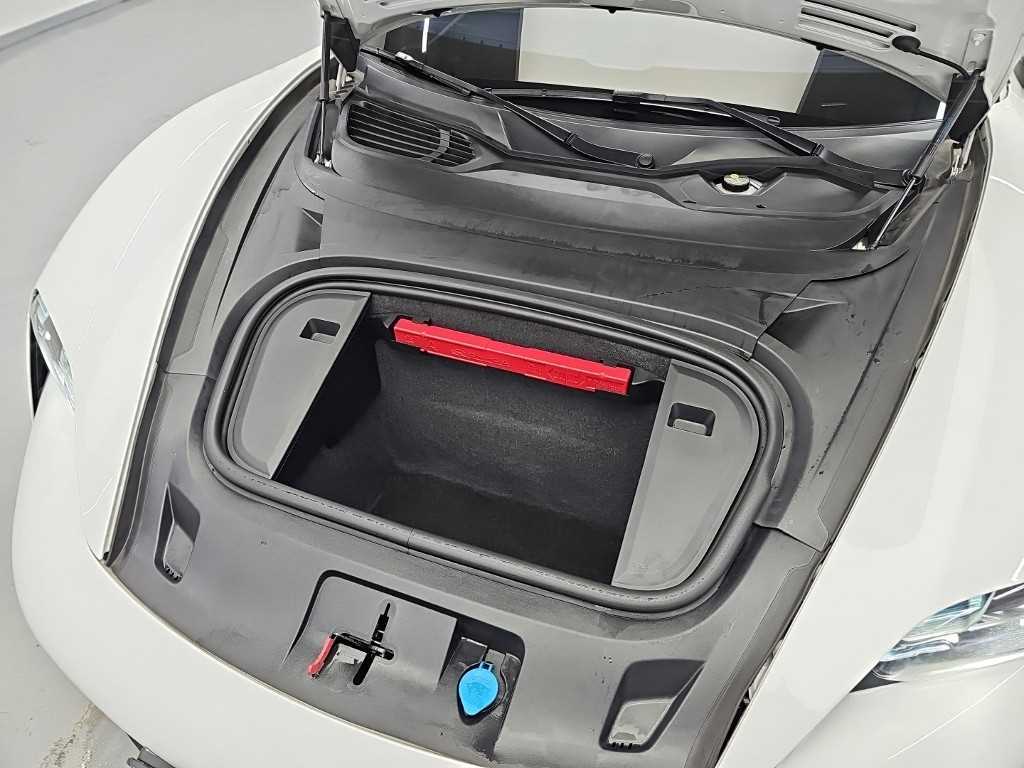 Porsche Taycan — photo 05