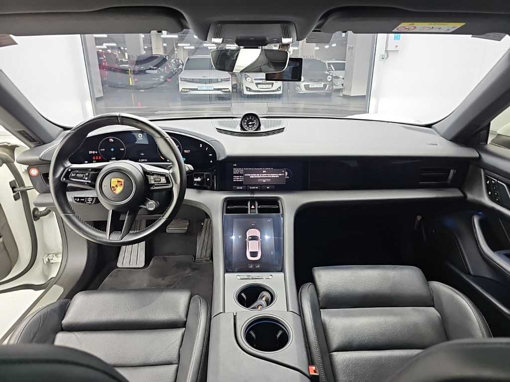 Porsche Taycan — photo 07