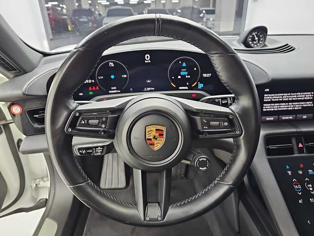 Porsche Taycan — photo 09