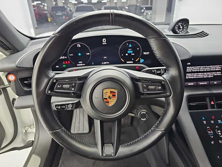 Porsche Taycan — photo 09