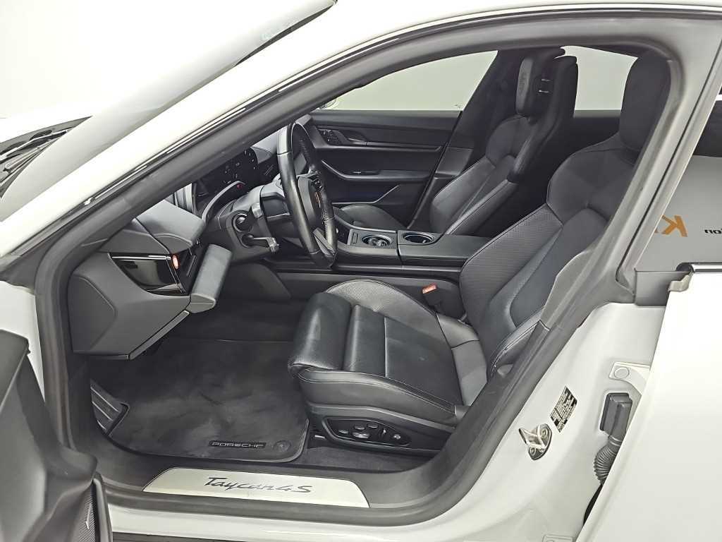 Porsche Taycan — photo 11