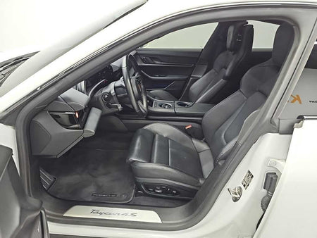 Porsche Taycan — photo 11