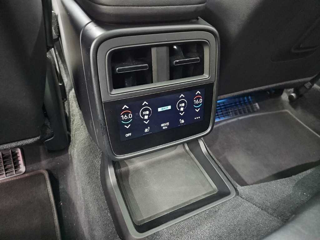 Porsche Taycan — photo 13