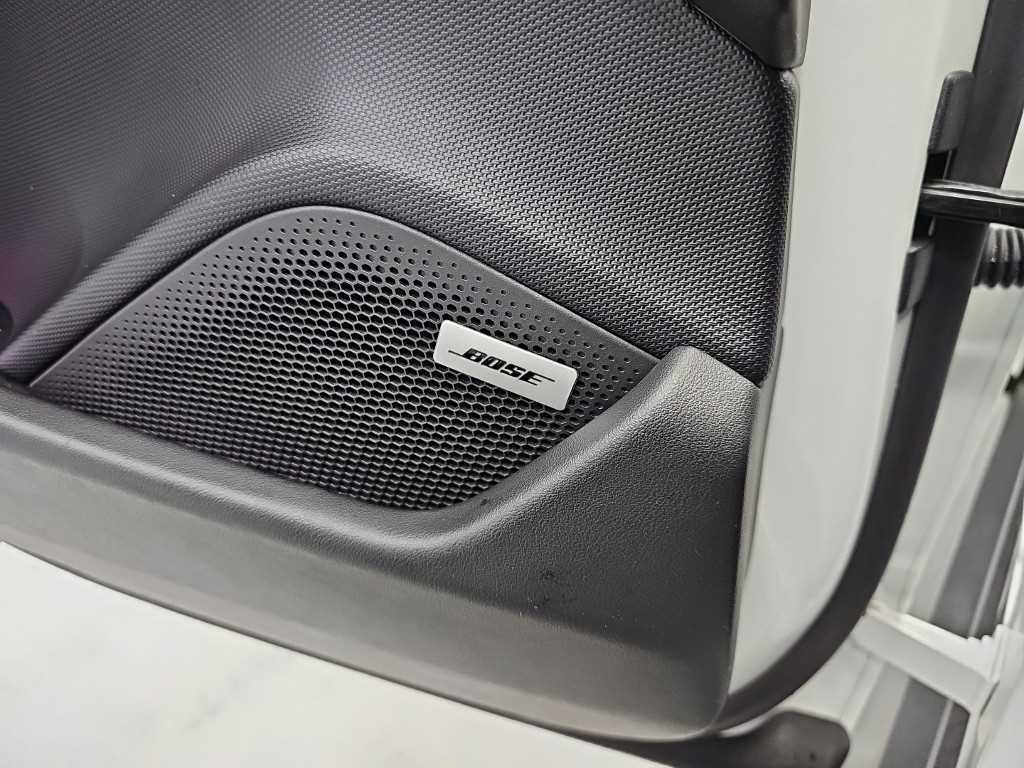 Porsche Taycan — photo 14
