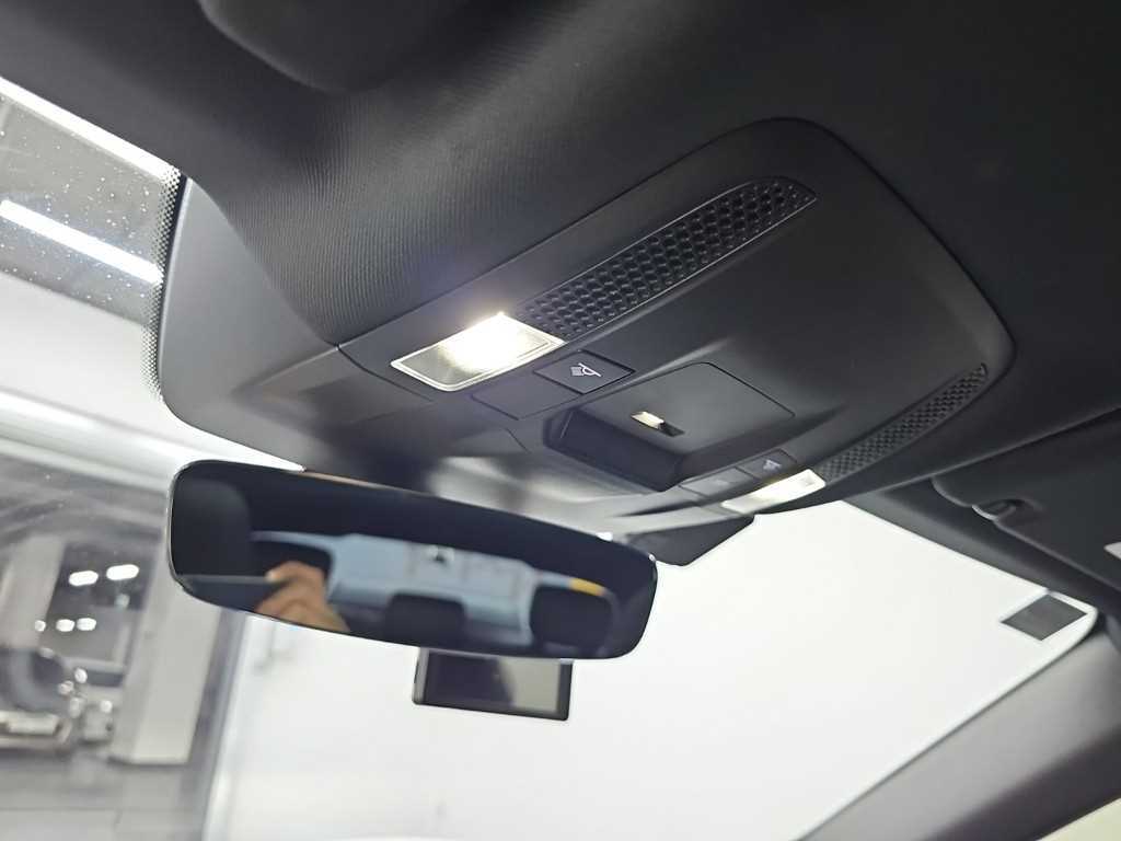 Porsche Taycan — photo 18