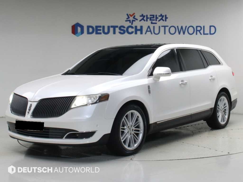 Lincoln MKT — photo 01