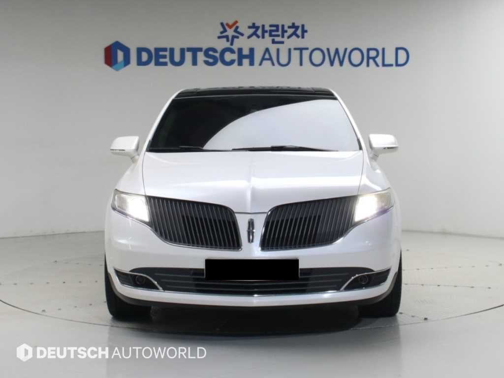 Lincoln MKT — photo 03