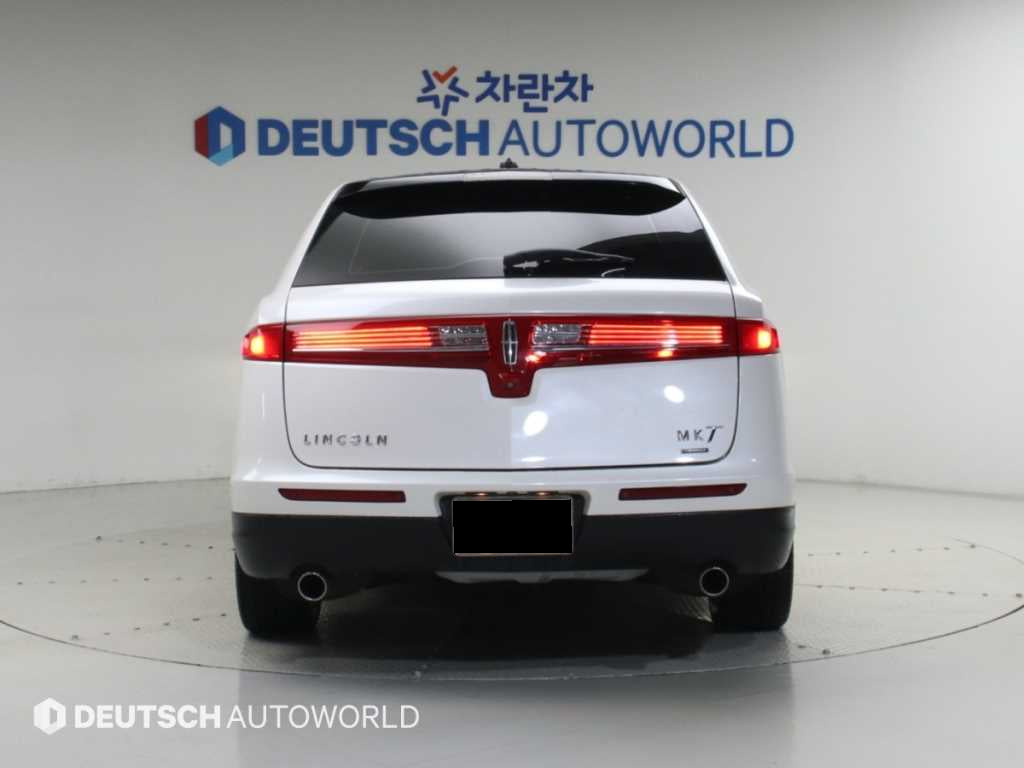 Lincoln MKT — photo 04