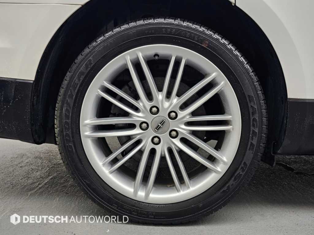 Lincoln MKT — photo 05