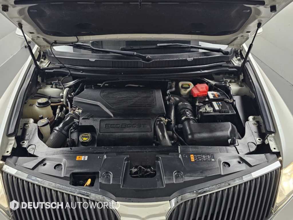 Lincoln MKT — photo 06