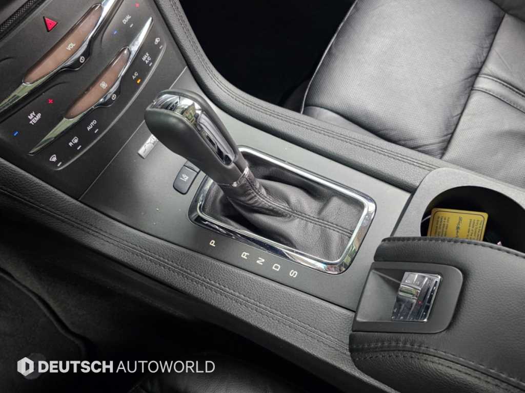 Lincoln MKT — photo 09