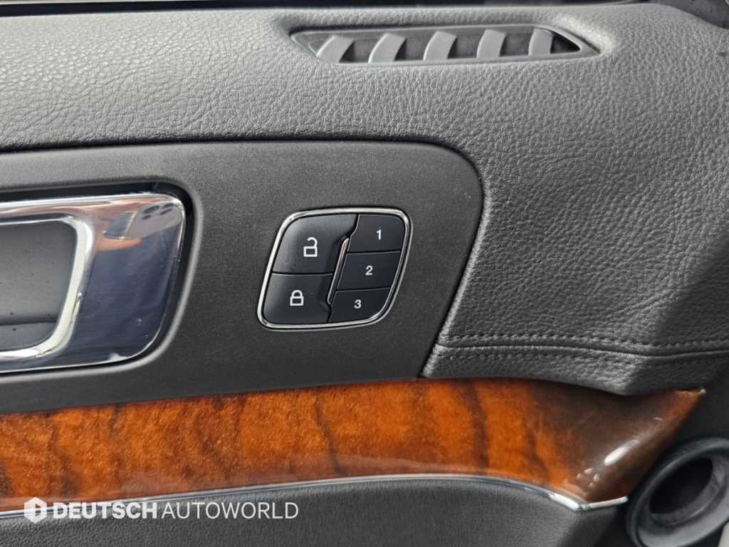 Lincoln MKT — photo 17