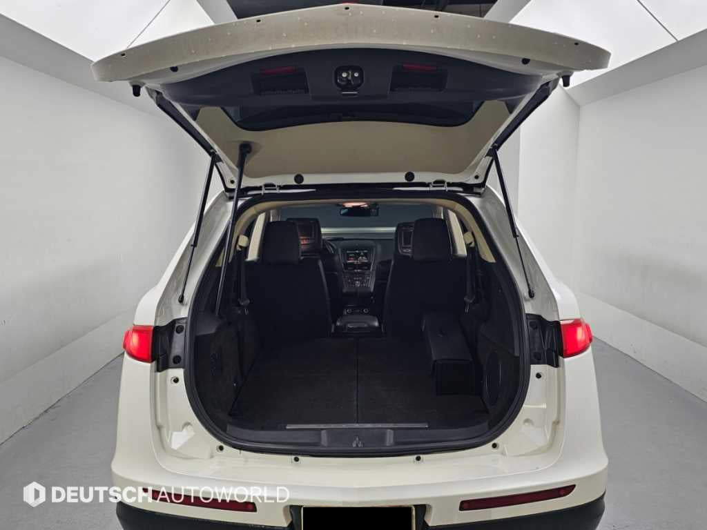 Lincoln MKT — photo 19
