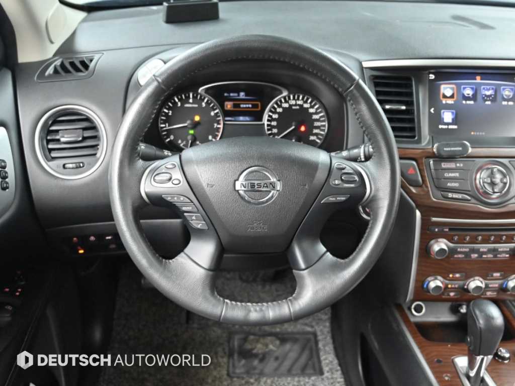 Nissan Pathfinder — photo 13
