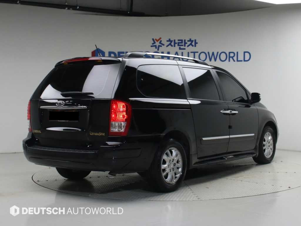Kia Carnival — photo 02