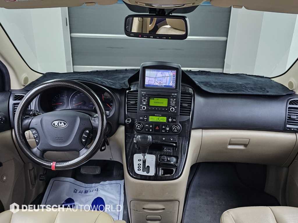 Kia Carnival — photo 07