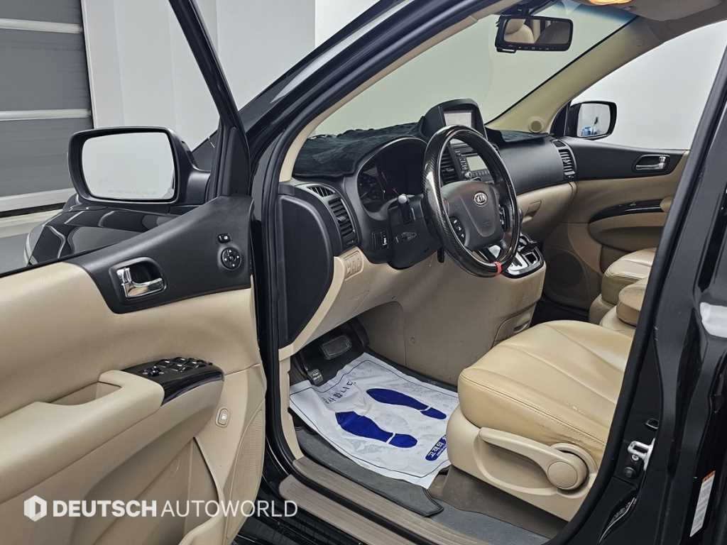 Kia Carnival — photo 11