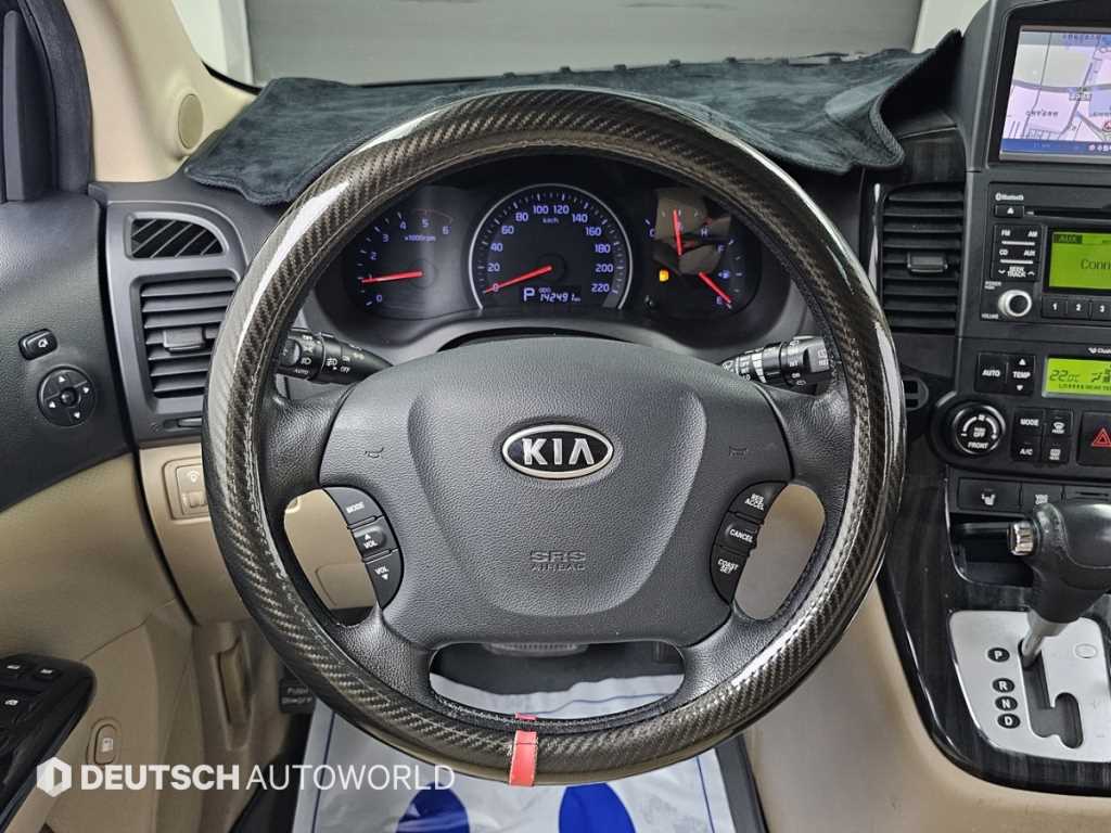 Kia Carnival — photo 13