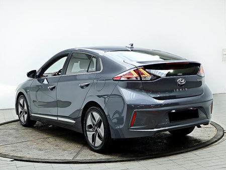 Hyundai Ioniq — photo 04