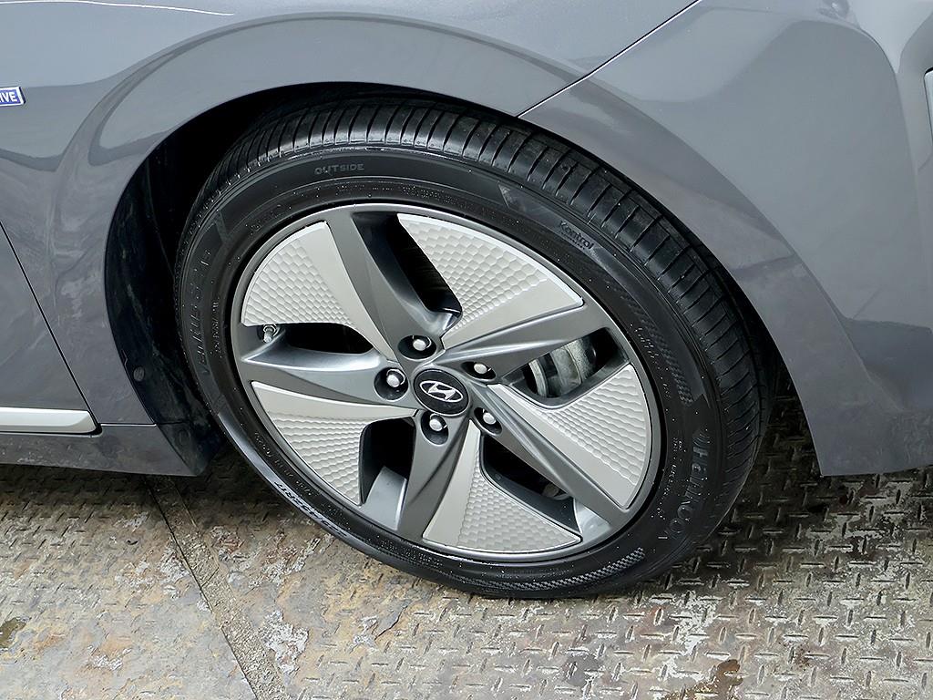Hyundai Ioniq — photo 08