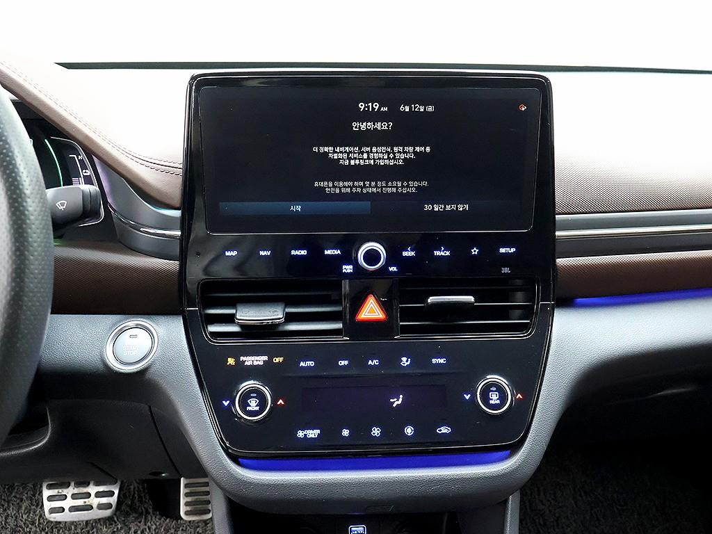 Hyundai Ioniq — photo 09