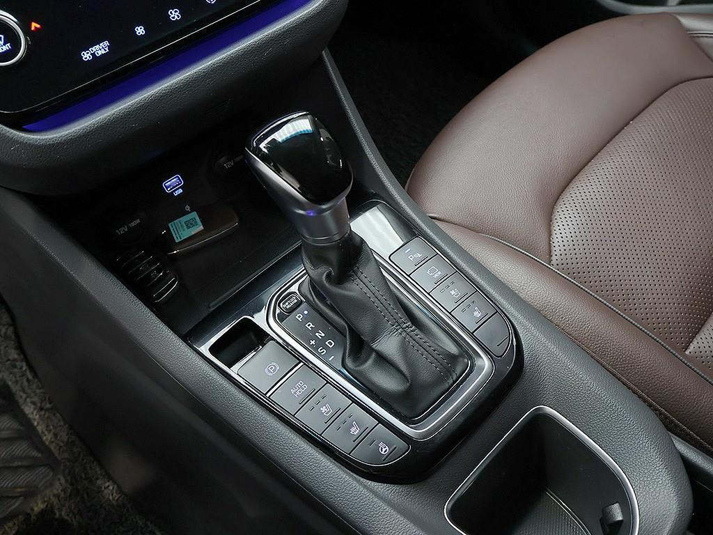 Hyundai Ioniq — photo 10