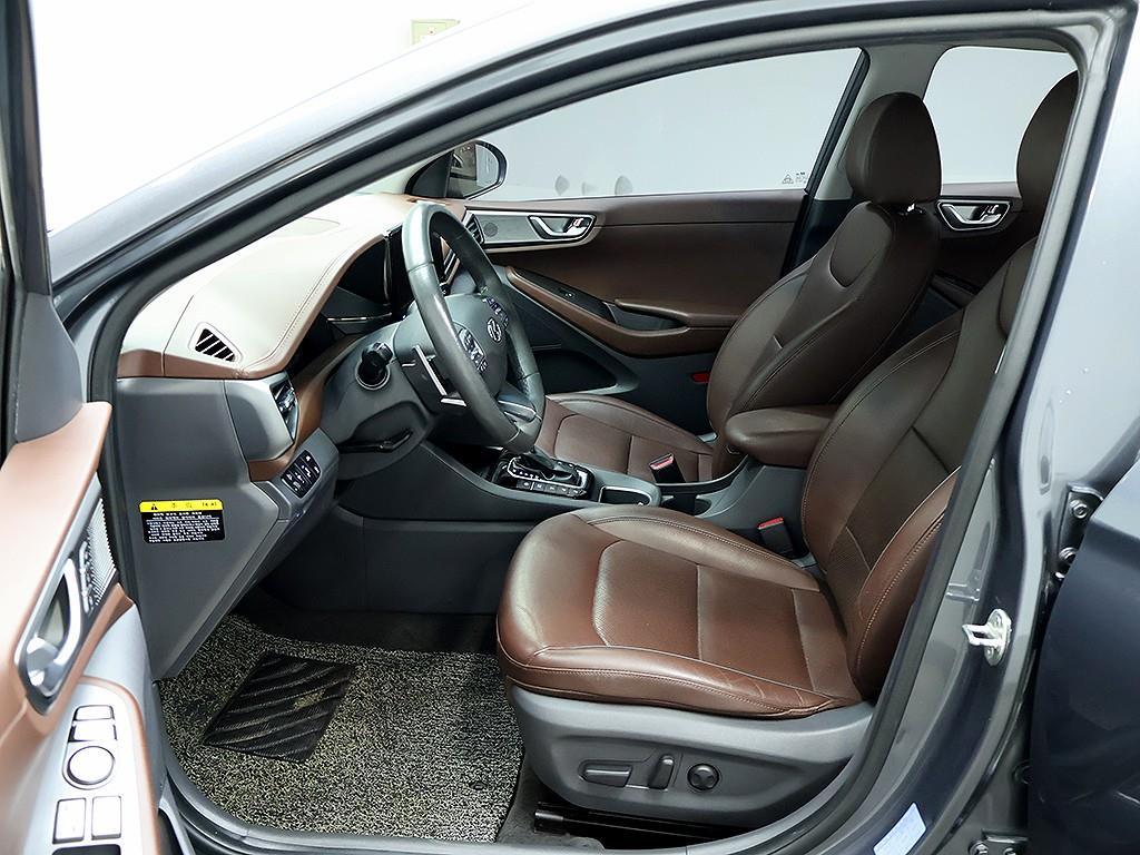 Hyundai Ioniq — photo 11