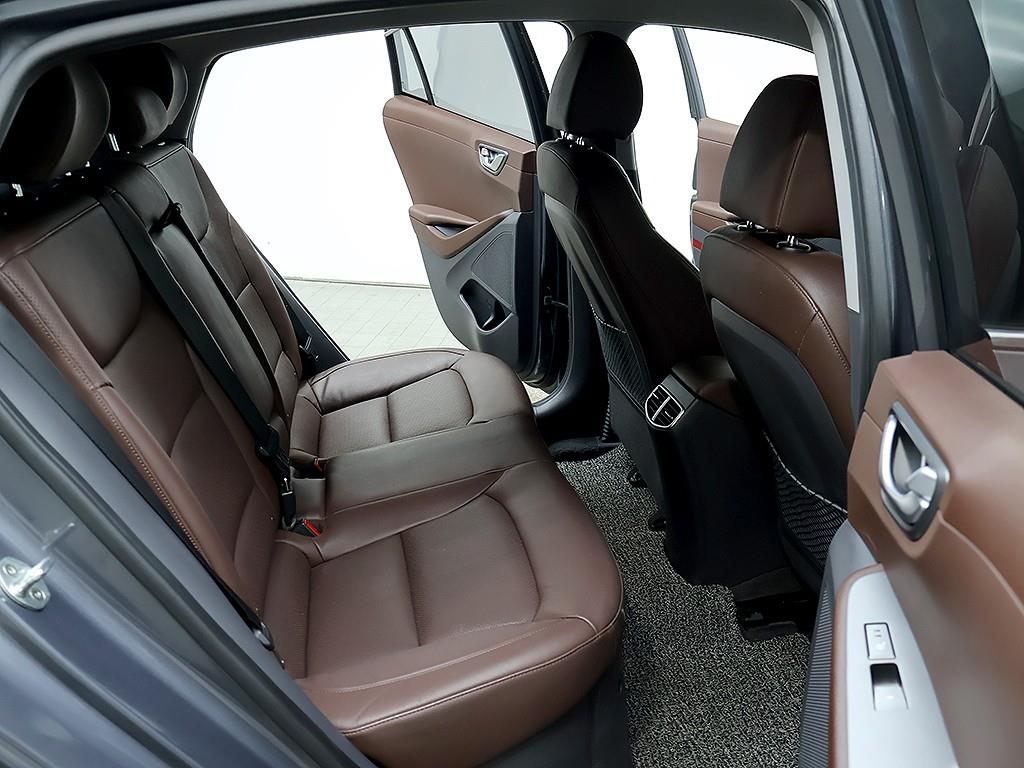 Hyundai Ioniq — photo 12