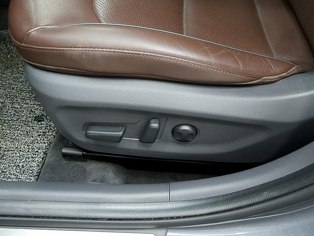 Hyundai Ioniq — photo 15