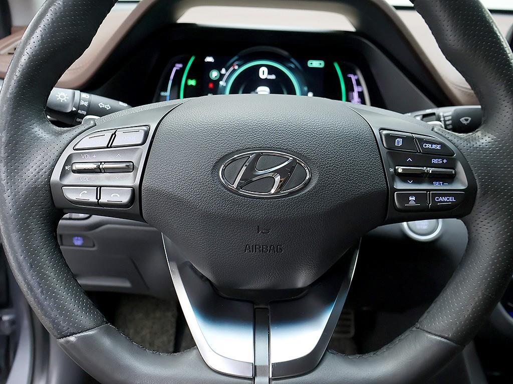 Hyundai Ioniq — photo 16