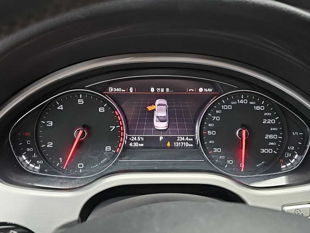 Audi A8 — photo 06