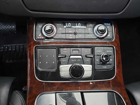 Audi A8 — photo 10