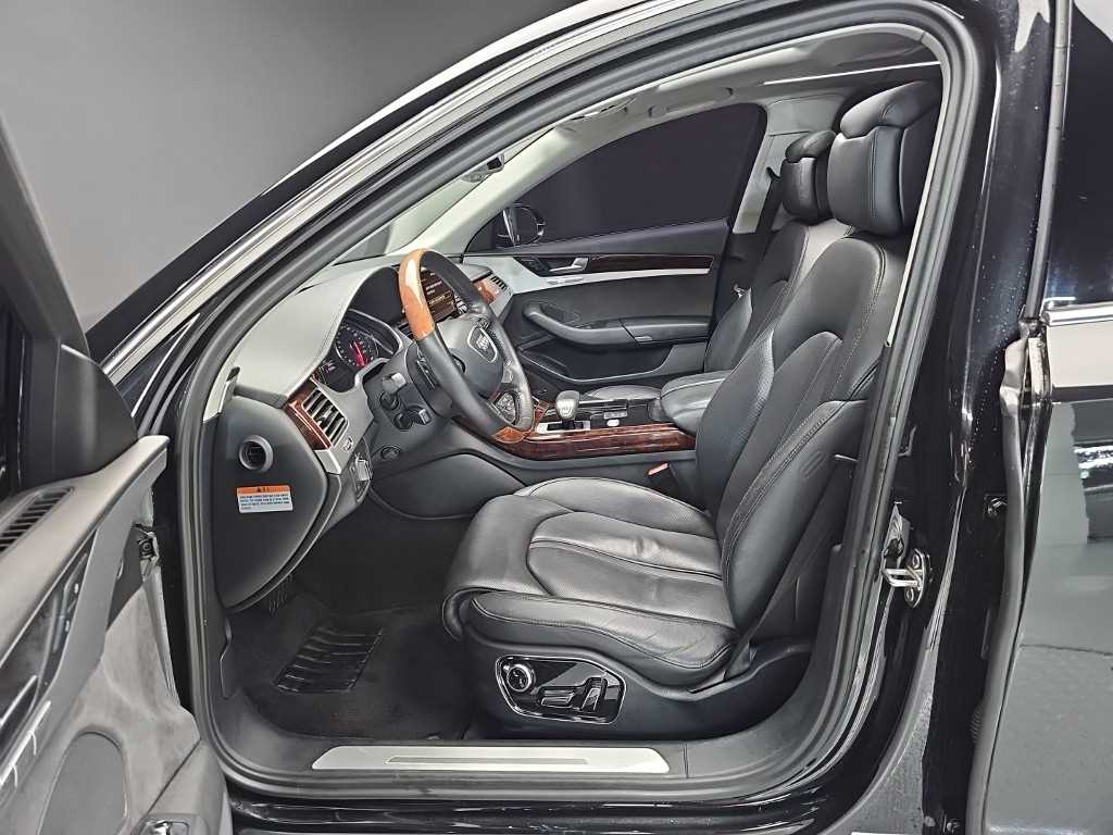 Audi A8 — photo 11