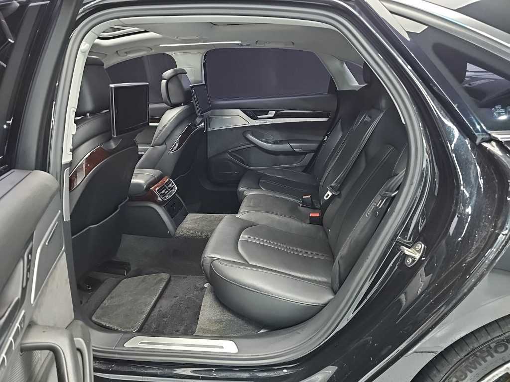 Audi A8 — photo 12