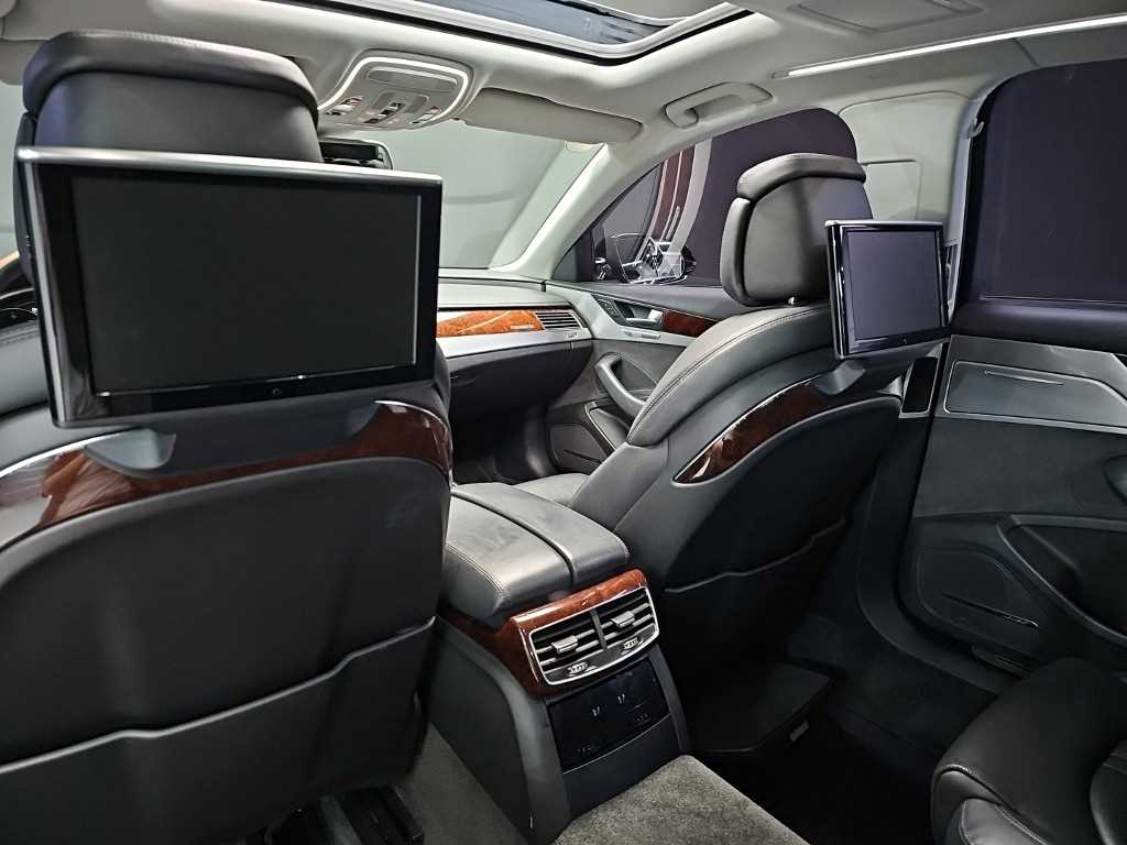 Audi A8 — photo 13