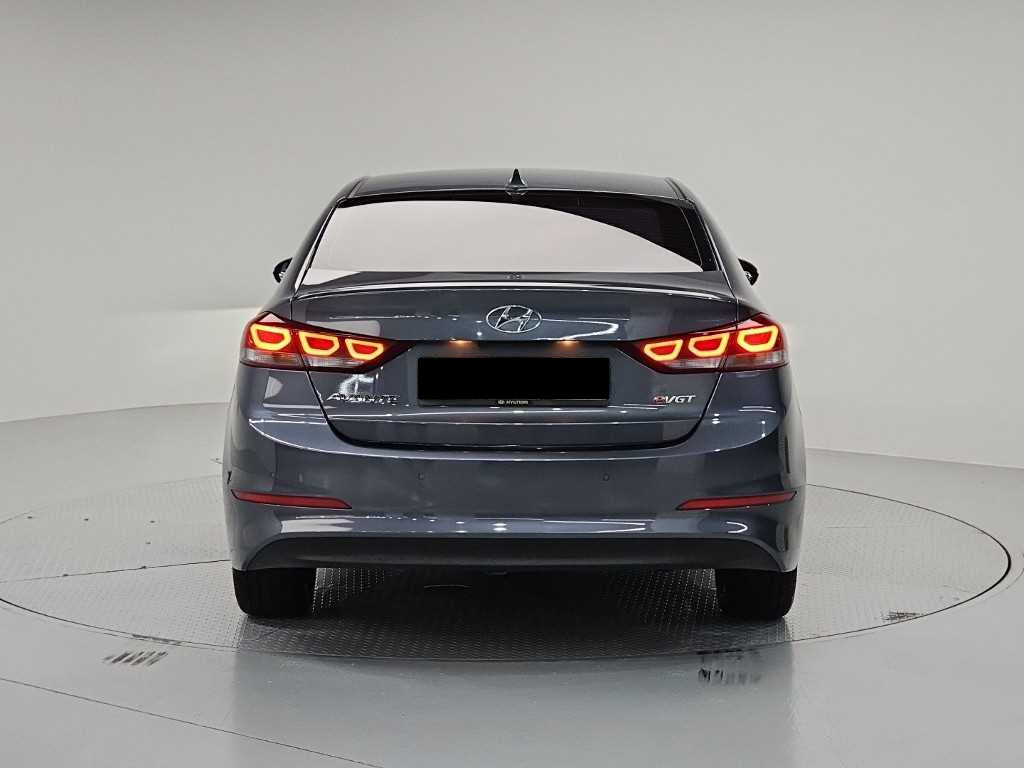 Hyundai Avante — photo 03