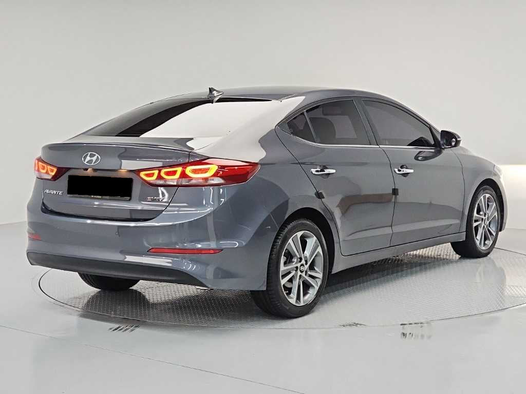 Hyundai Avante — photo 04