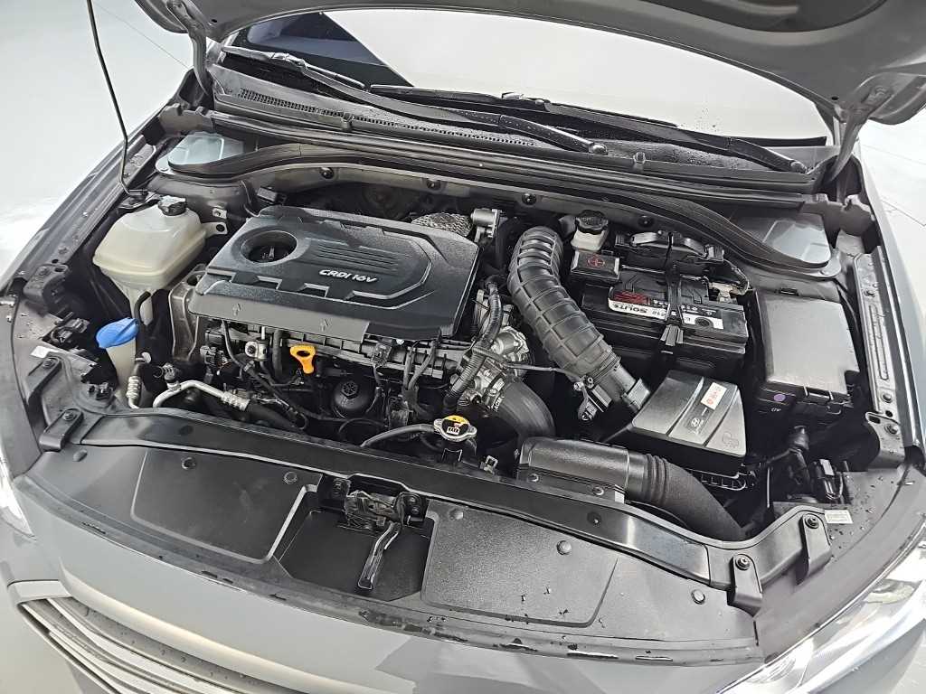 Hyundai Avante — photo 05