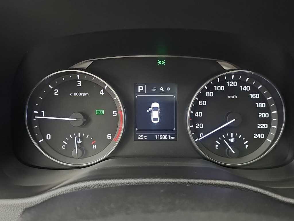 Hyundai Avante — photo 06