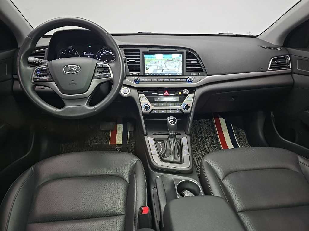 Hyundai Avante — photo 07