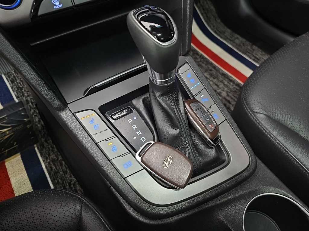 Hyundai Avante — photo 08