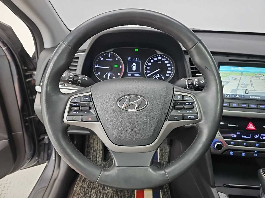 Hyundai Avante — photo 09