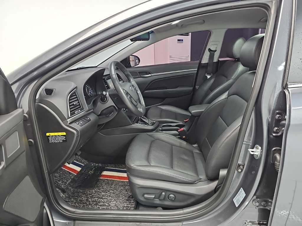 Hyundai Avante — photo 11