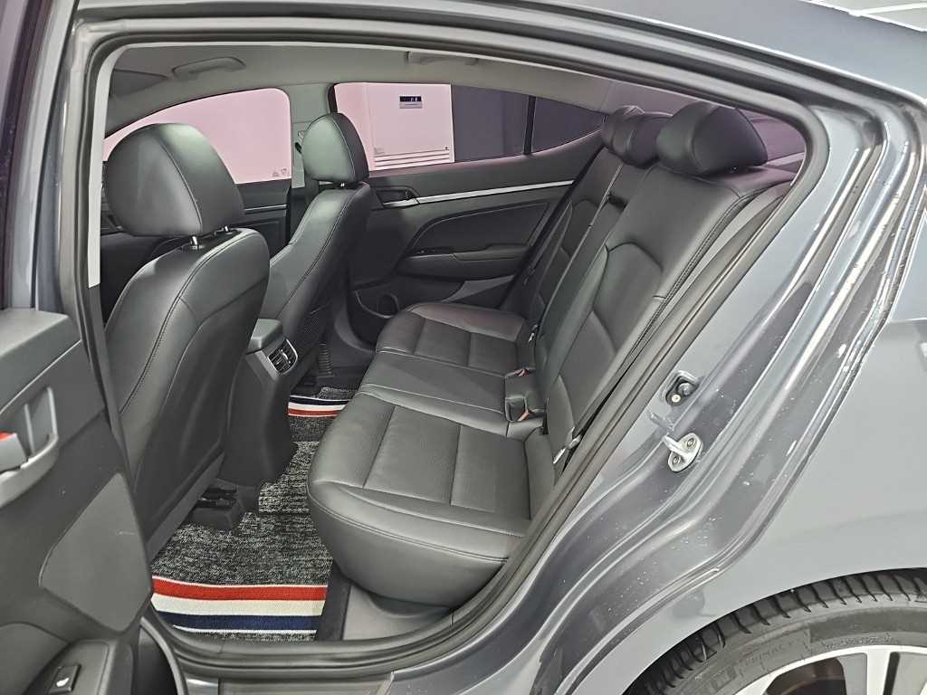 Hyundai Avante — photo 12