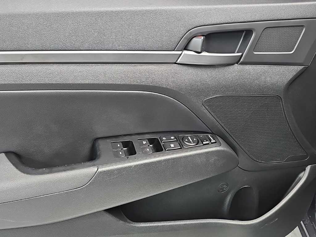 Hyundai Avante — photo 16