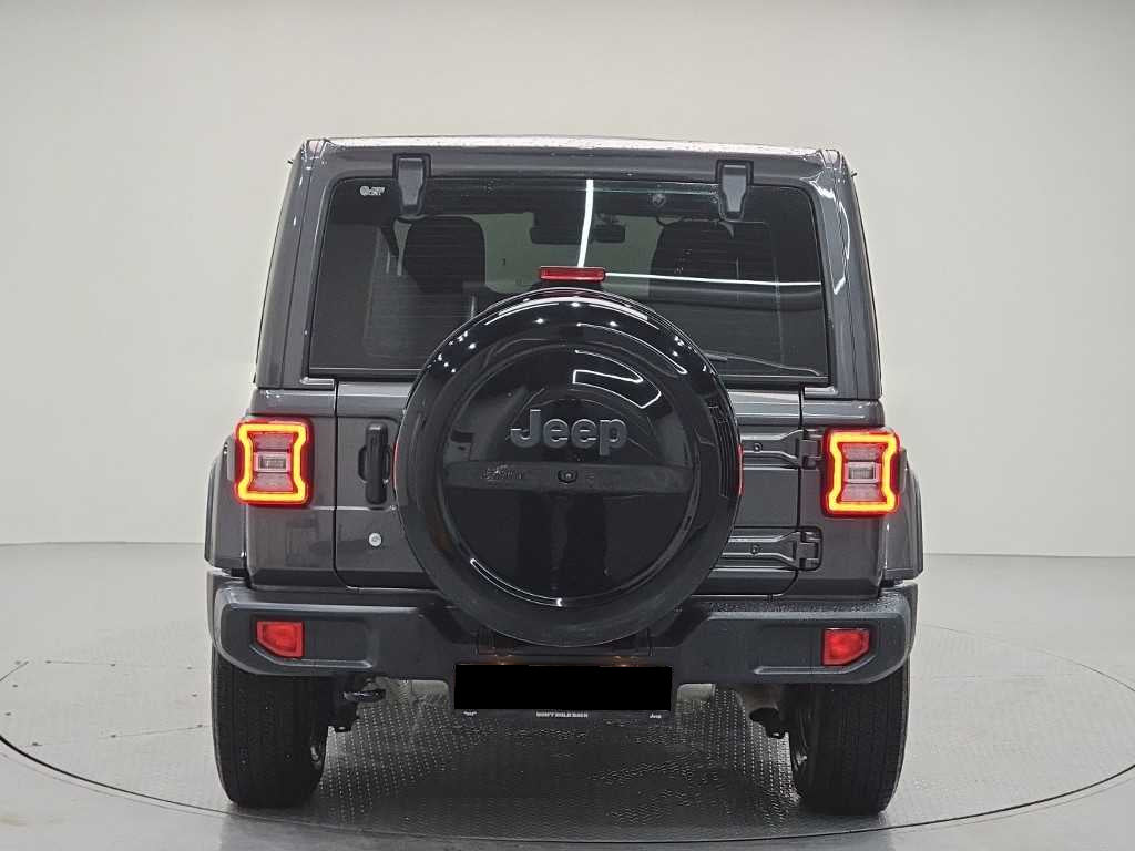 Jeep Wrangler — photo 03