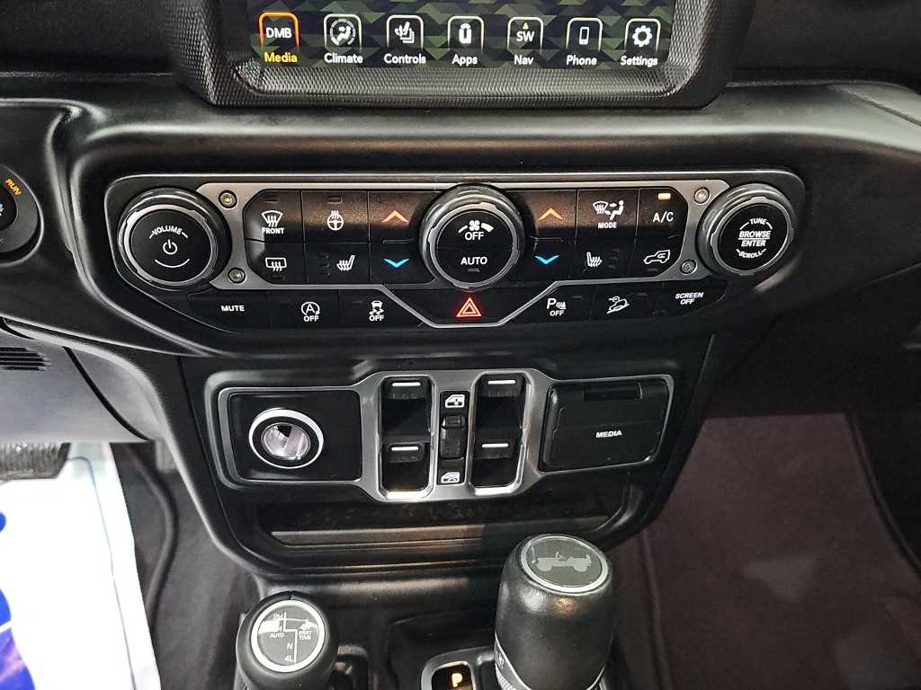 Jeep Wrangler — photo 10