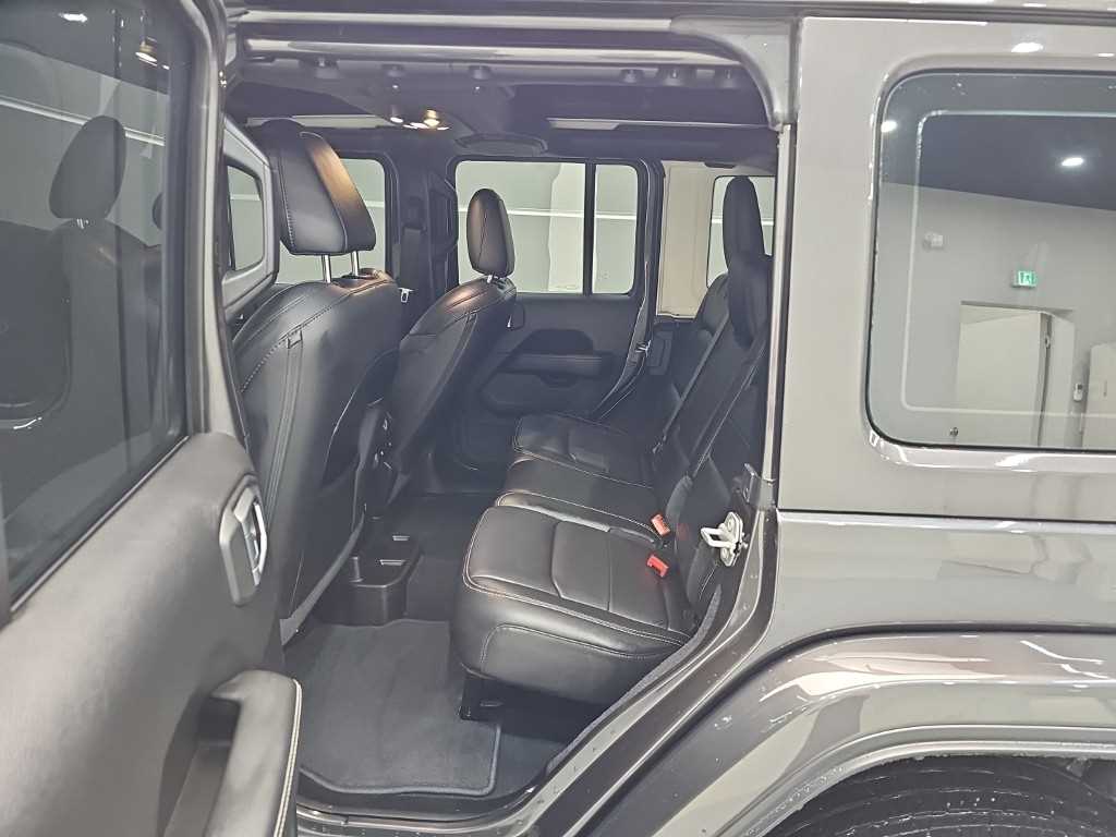Jeep Wrangler — photo 12