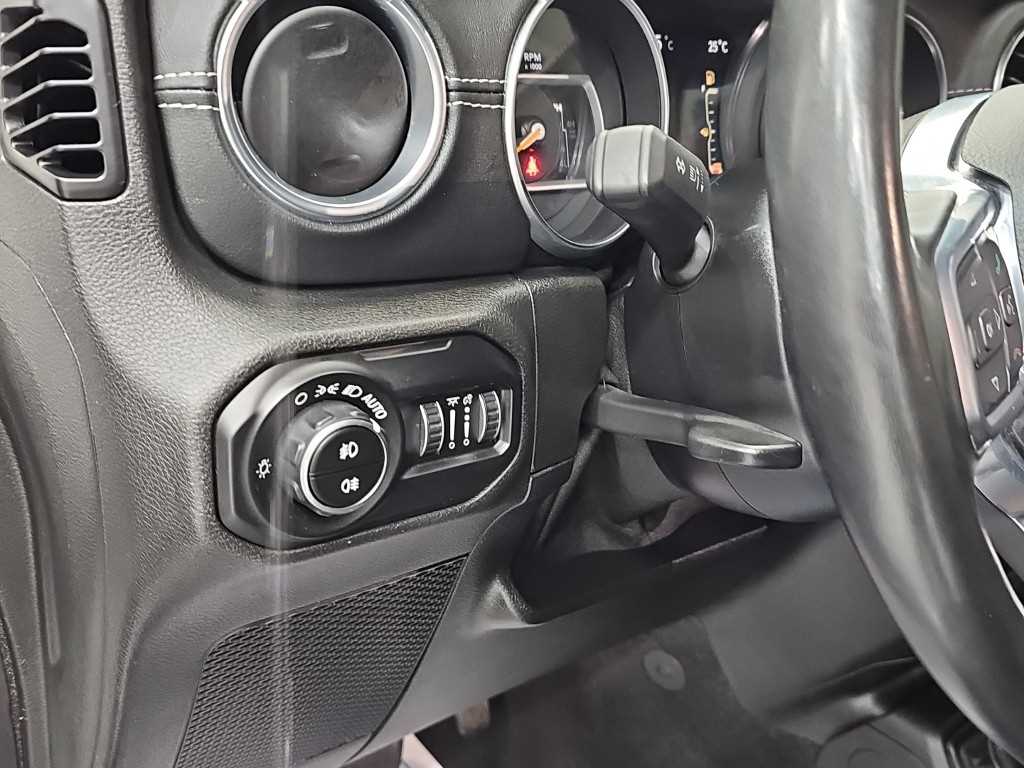 Jeep Wrangler — photo 17